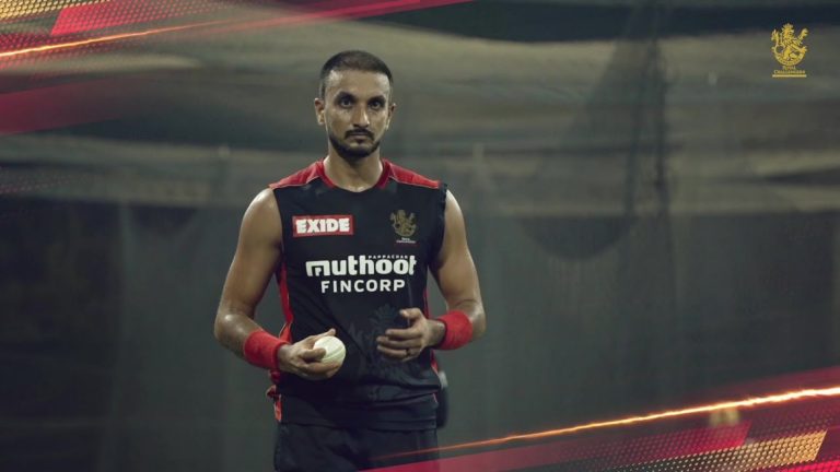බංකුවට සීමා වුනු RCB වේගපන්දු යවන්නා නැතිවම බැරි ක්‍රීඩකයෙකු වූ හැටි