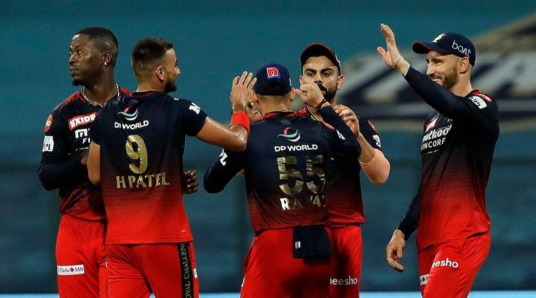 IPL 2022, RR vs RCB විශේෂ අවස්ථා: කාර්තික්, ෂාබාස් RCB කඩුලු හතරක ජයග්‍රහණයක් කරා ගෙන යයි
