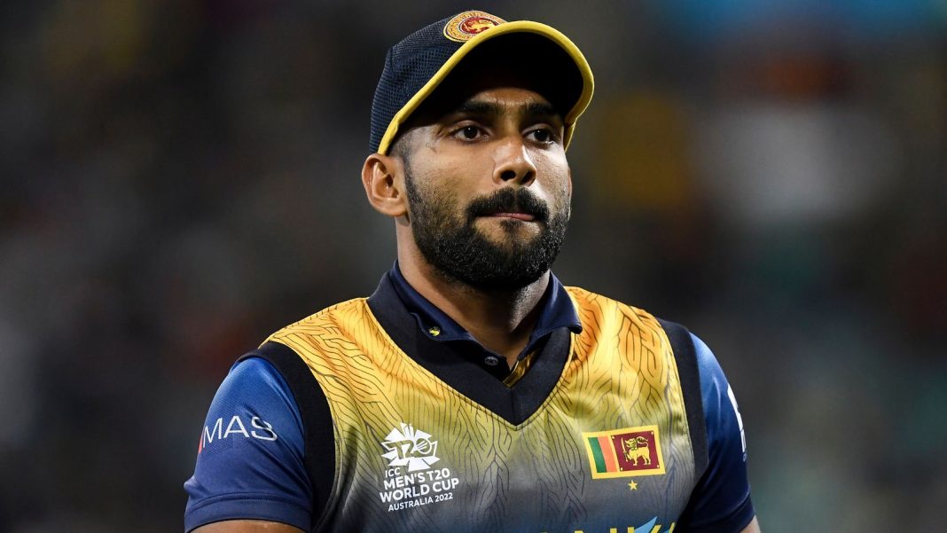 චාමික කරුණාරත්න හට වසරක අත්හිට වූ ක්‍රිකට් තහනමක් SLC hands Karunaratne one-year suspended ban for disciplinary breach
