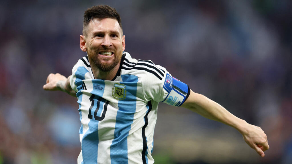 Messi තවත් කඩඉමක් පසු කරයි -Lionel Messi scores 100th international goal in Curacao romp