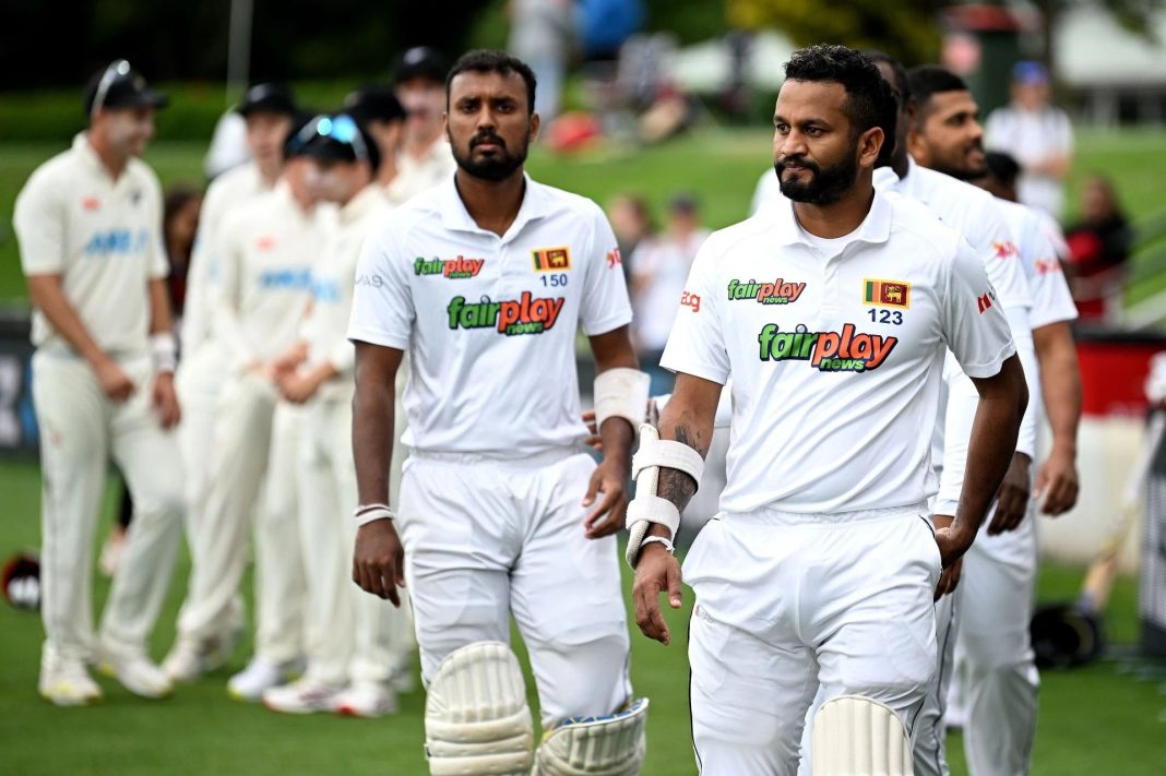 වෙලිංටන් වැස්ස මැද නවසීලන්තයෙන් හොද ආරම්භයක් A good start from New Zealand team