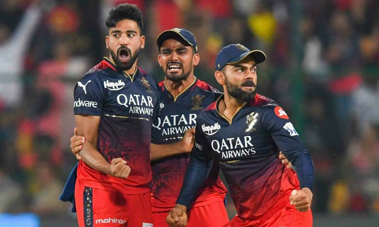 IPL නීති බින්ද Kohliට දඩ-Kohli fined 10% of match fee for IPL code of conduct violation