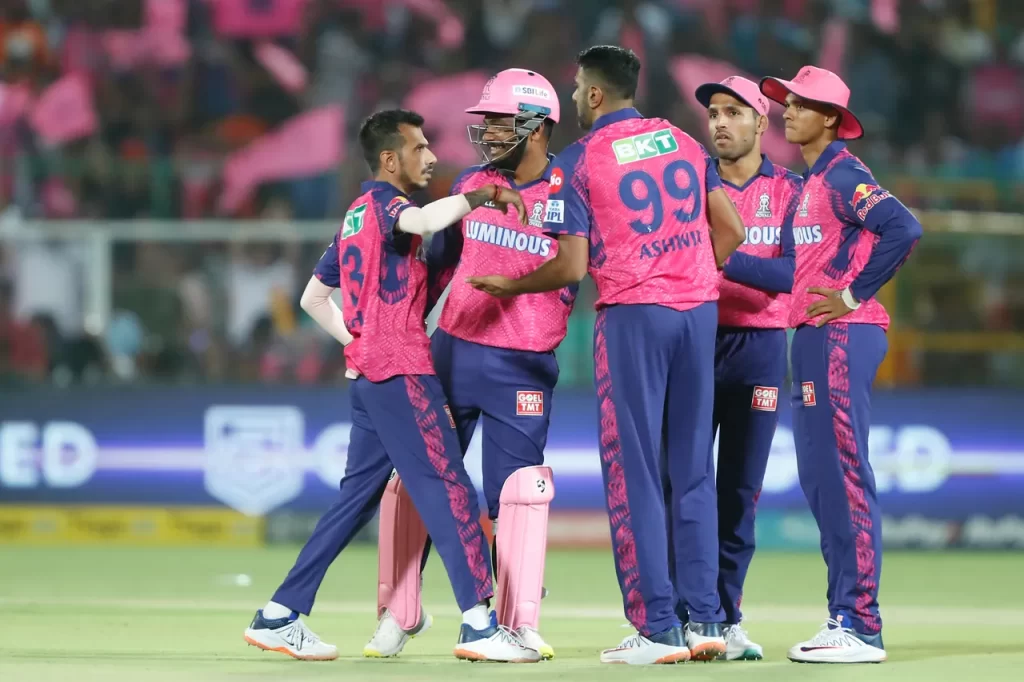 Rajasthan කන්ඩායමට මහගෙදරදීම Super Giants පහරදෙයි -  RAJASTHAN ROYALS WERE DEFEATED BY LUCKNOW SUPER GIANTS BY 10 WICKETS
