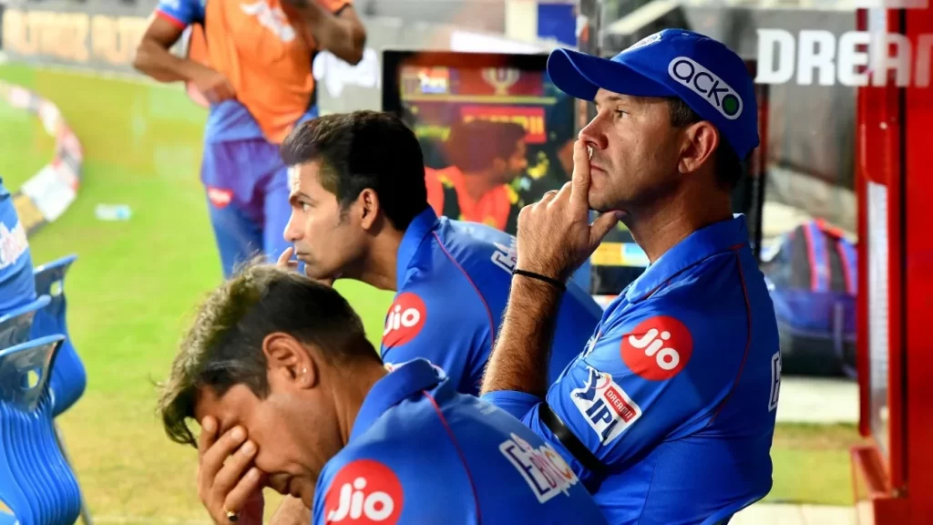 IPL ඉතිහාසයේ දැවැන්තම හොරකමක්! Delhi Capitals’ Players Lose Bats And Other Equipment During Transportation.