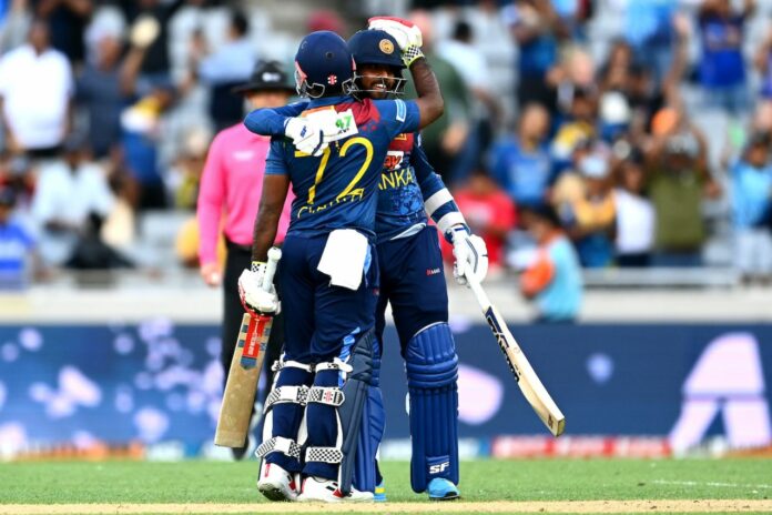 සුපිරි පන්දුවාරයේදී ශ්‍රීලංකාවට ජය- Sri Lanka beats New Zealand in dramatic Super Over in 1st T20.