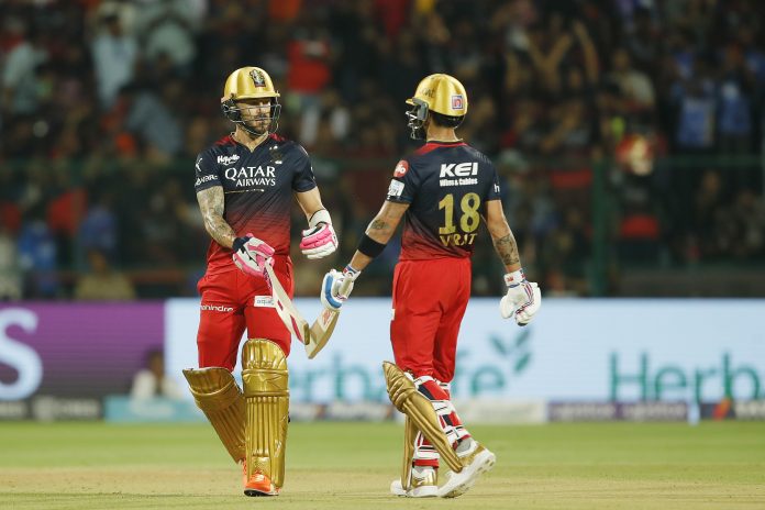 Kohli සහ Faf ගේ සහයෙන් MIපරදා RCB IPLමාවතේ ඉදිරියට -Kohli and Du Plessis dominate Mumbai Indians as RCB make flying IPL start