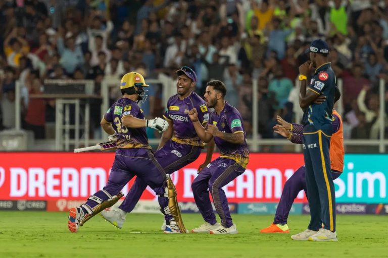 Rinku Singh IPLඉතිහාසය අලුතින් ලියයි-Rinku Singh Steals Victory From Jaws Of Defeat For KKR With 30 Runs in Last 5 Balls