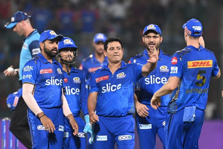 MUMBAI INDIANSවෙතින් තවත් විශිෂ්ට හඹා යාමක්!Another great chase from Mumbai!