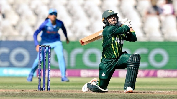 ආගම නිසා 18 හැවිරිදි අයේශා ක්‍රිකට් වලට සමුදෙයි - 18-year-old cricketer Ayesha announces her retirement.due to religious reasons