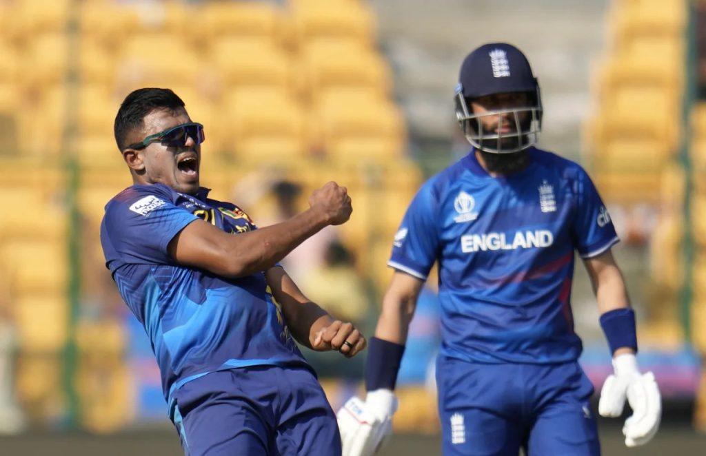 සිංහ බලඇනිය හමුවේ ලෝක ශූරයන් අසරණ වෙයි-Sri Lanka thump England to keep World Cup hopes alive