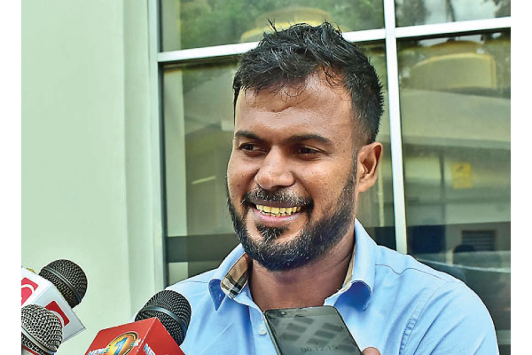 ශ්‍රී ලංකා ක්‍රිකට් තේරීම් කමිටු මුල් පුටුව උපුල් තරංගට - Upul Tharanga to head Sri Lanka Cricket Selection Committee.