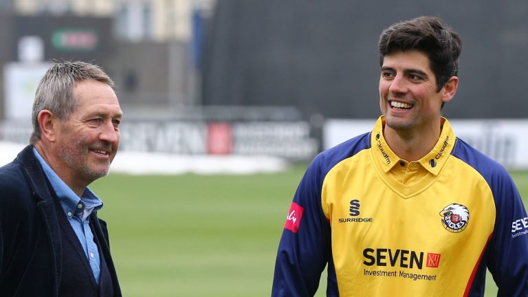 Alastair Cook සහ Graham Gooch වෙනුවෙන් අමුතු සිහිවටනයක්- Cloud County Ground honours Essex Legends Gooch, Cook by renaming stands