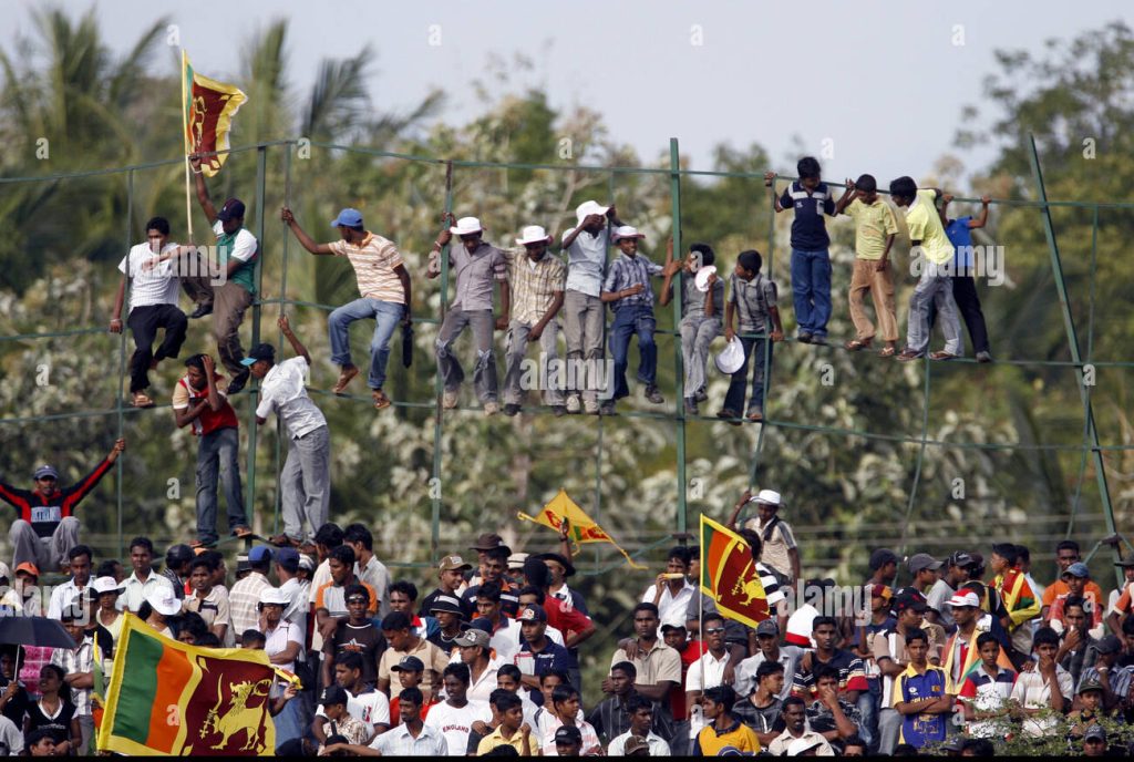 දඹුල්ලේ ගස් උඩ නැග මැච් බැලීම තහනම් කරයි!-Climbing trees to watch matches banned in Dambulla!