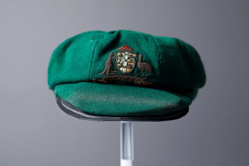 බ්‍රැඩ්මන්ගේ තොප්පිය රු. කෝටි 14ක්-Bradman’s famous ‘baggy green’ up for auction