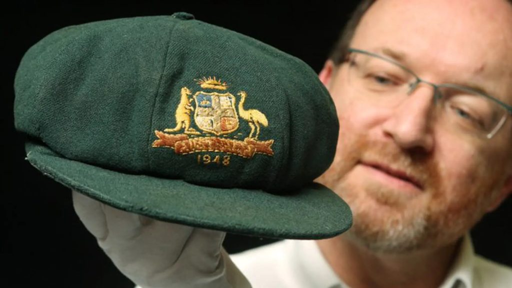 බ්‍රැඩ්මන්ගේ තොප්පිය රු. කෝටි 14ක්-Bradman’s famous ‘baggy green’ up for auction