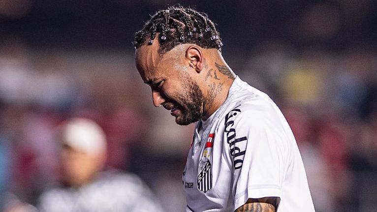 Neymar කදුලු සලමින් පරාජය සමග පිටියෙන් ඉවත් වේ!