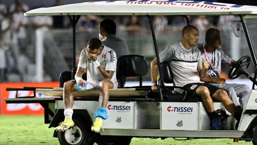Neymar කදුලු සලමින් පරාජය සමග පිටියෙන් ඉවත් වේ!