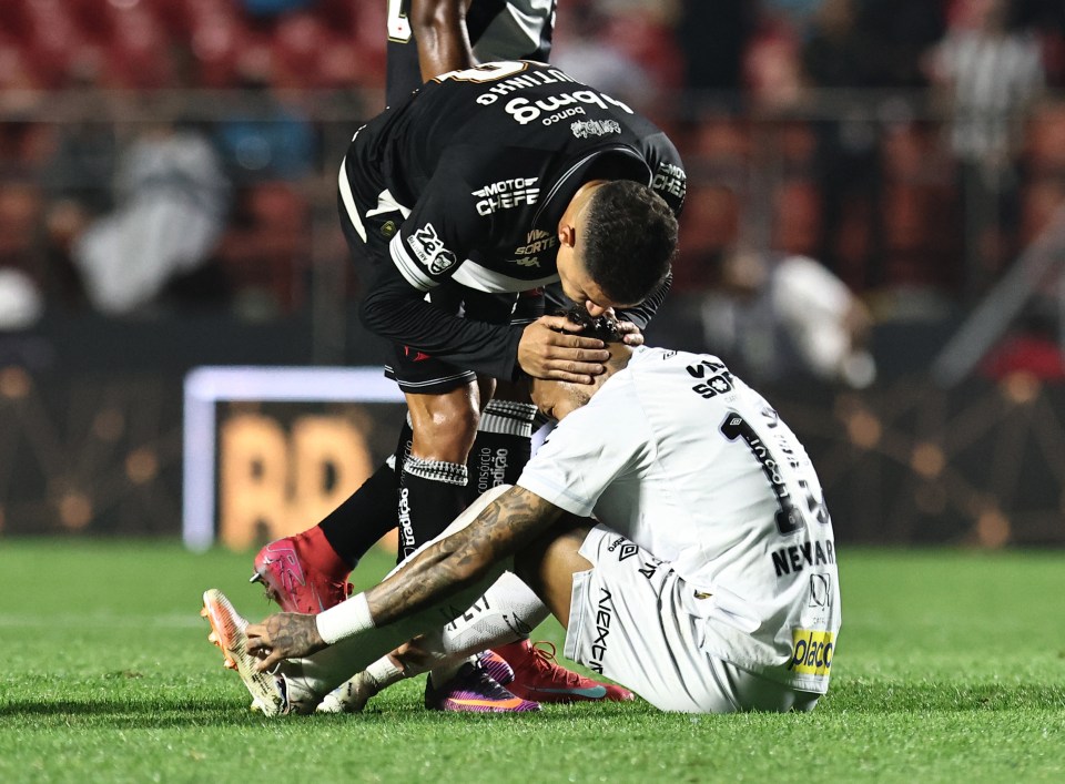 Neymar කදුලු සලමින් පරාජය සමග පිටියෙන් ඉවත් වේ!