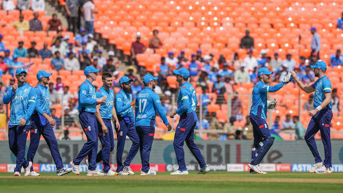 එංගලන්තය සුදු පන්දු තරගාවලියක් සඳහා ශ්‍රී ලංකාවේ සංචාරය කිරීමට නියමිතයි.