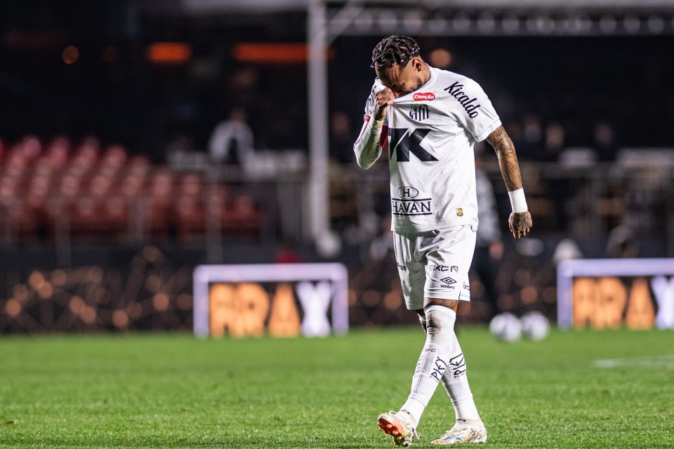 Neymar කදුලු සලමින් පරාජය සමග පිටියෙන් ඉවත් වේ!