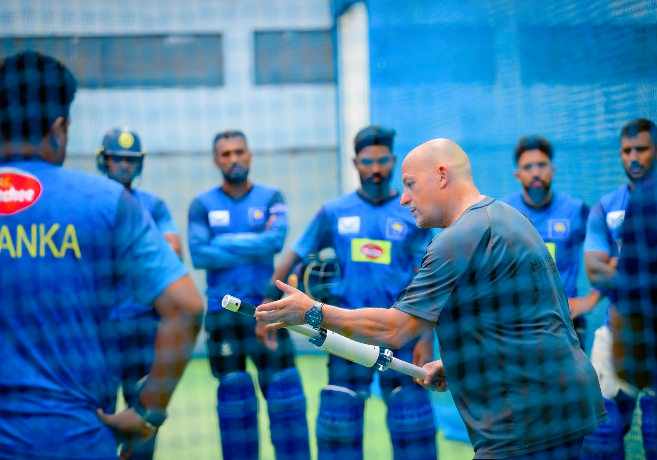 ශ්‍රී ලංකා ක්‍රිකට් පොලිශ් කරන්න අලුත් පුහුණුකරුවන් දෙදෙනෙකු පත් කරයි!