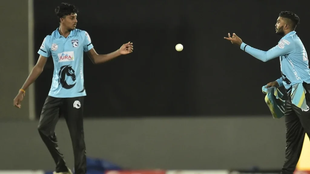 වනිදු වෙනුවට විජයකාන්ත් වියස්කාන්ත් ශ්‍රී ලංකා විස්සයි-20 සංචිතයට!