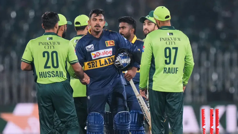 රාවල්පින්ඩි හි තියුණු සටනකින් පසු ශ්රී ලංකාව පරාජය කිරීමට පාකිස්තානය සමත් විය.