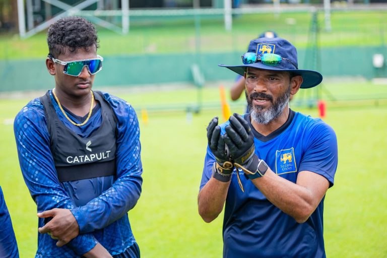 ශ්‍රී ලංකා ක්‍රිකට් කණ්ඩායමේ පන්දු රැකීමේ පුහුණුකරු ලෙස ආර්. ශ්‍රීධර් පත් කෙරේ!