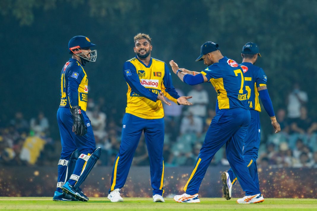 පන්දු යවන්නන්ගේ සහයෙන් පාකිස්තානය ශ්රී ලංකාවට එරෙහිව 1-0ක් ලෙස පෙරමුණ ගනී!